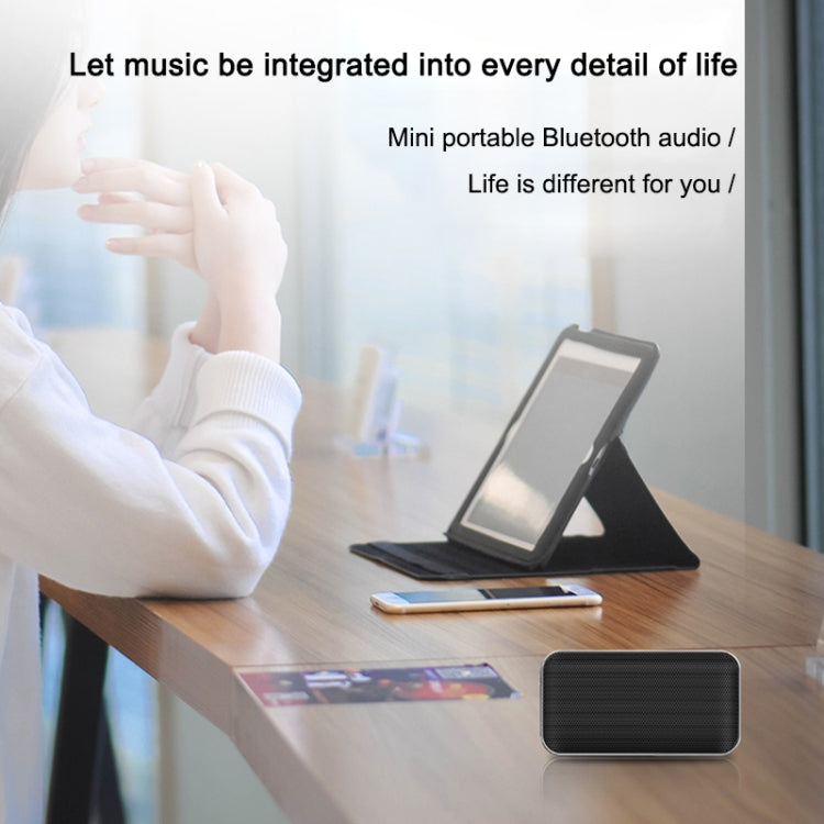 BT209 Tragbarer, ultradünner Mini-Bluetooth-Lautsprecher für den Außenbereich, unterstützt TF-Karte und Freisprechen, Silver, BT209