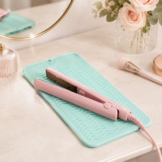 Hitzebeständige Silikonmatte für Lockenstab und Glätteisen, 2-in-1 Reise-Organizer für heiße Haarstylinggeräte, rutschfeste, doppelseitige Schutzmatte für die Arbeitsfläche, ideal für Haarglätter